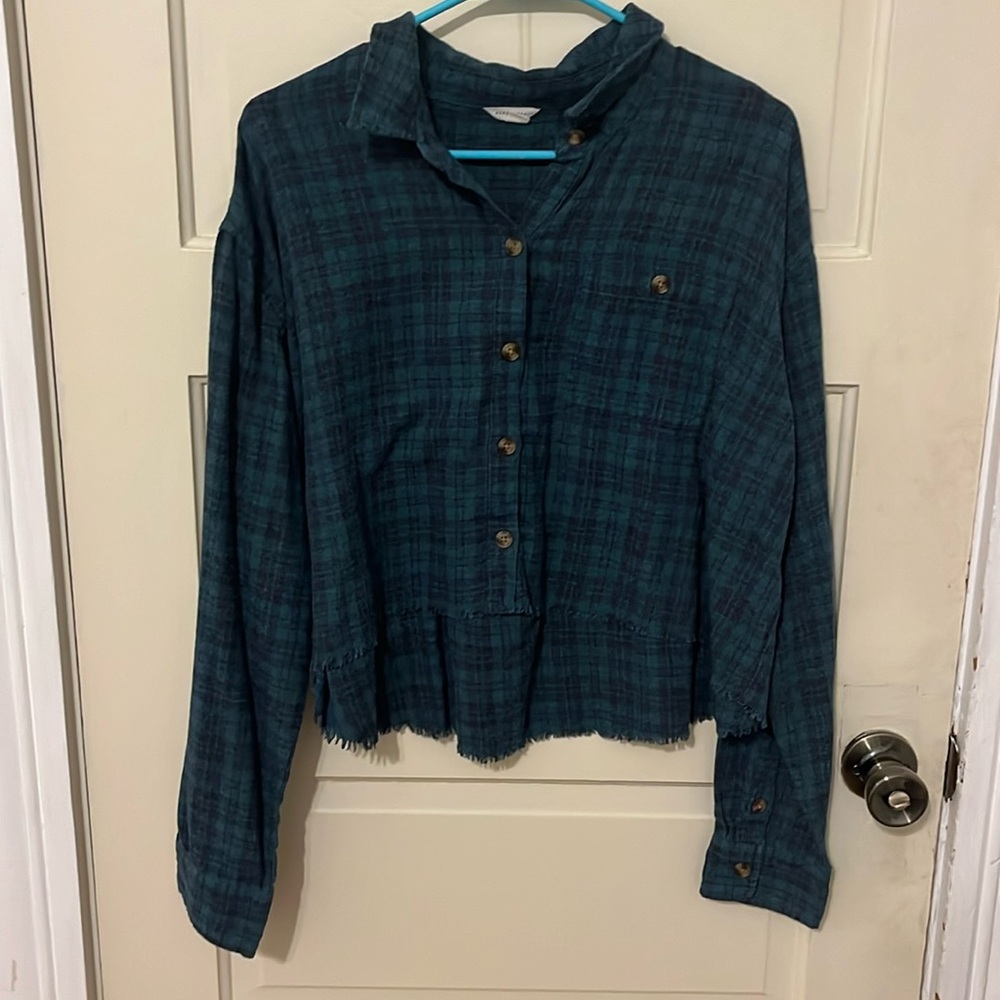 size L cropped flannel